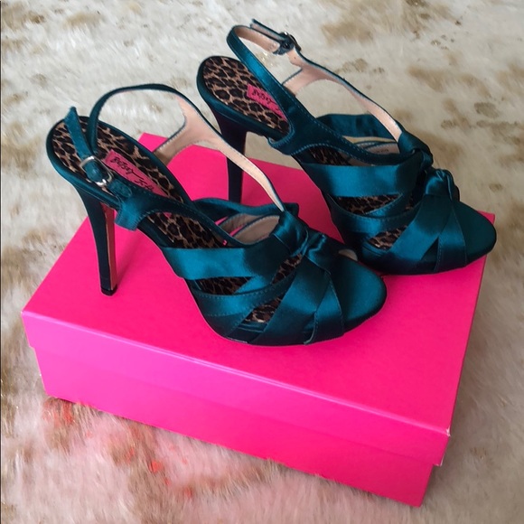 betsey johnson flamingo sandals